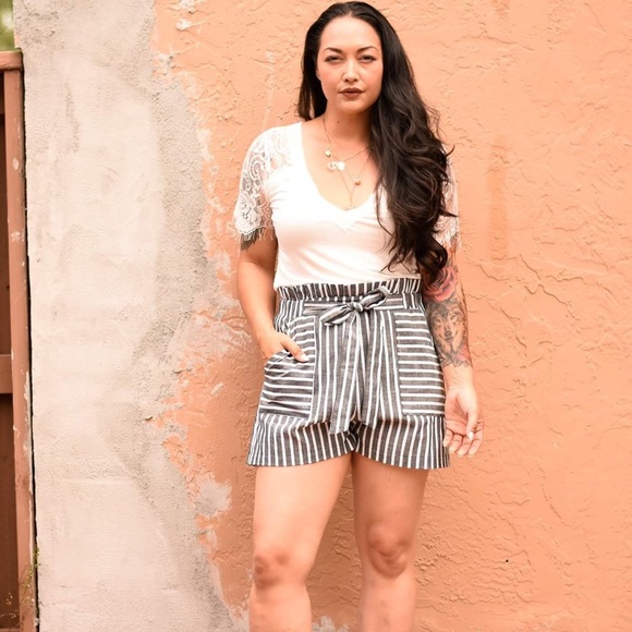 Striped high-waist paper bag shorts - Picture 5 of 5